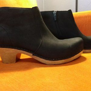 DANSKO Maria Black Milled Nubuck Ankle Boot (37)